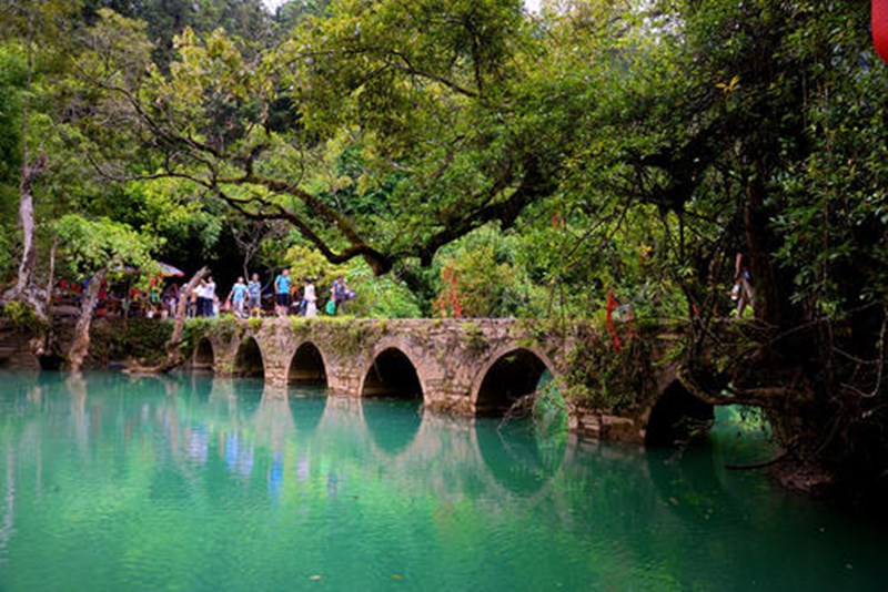 貴州的小七孔景區此生必去，風景美輪美奐